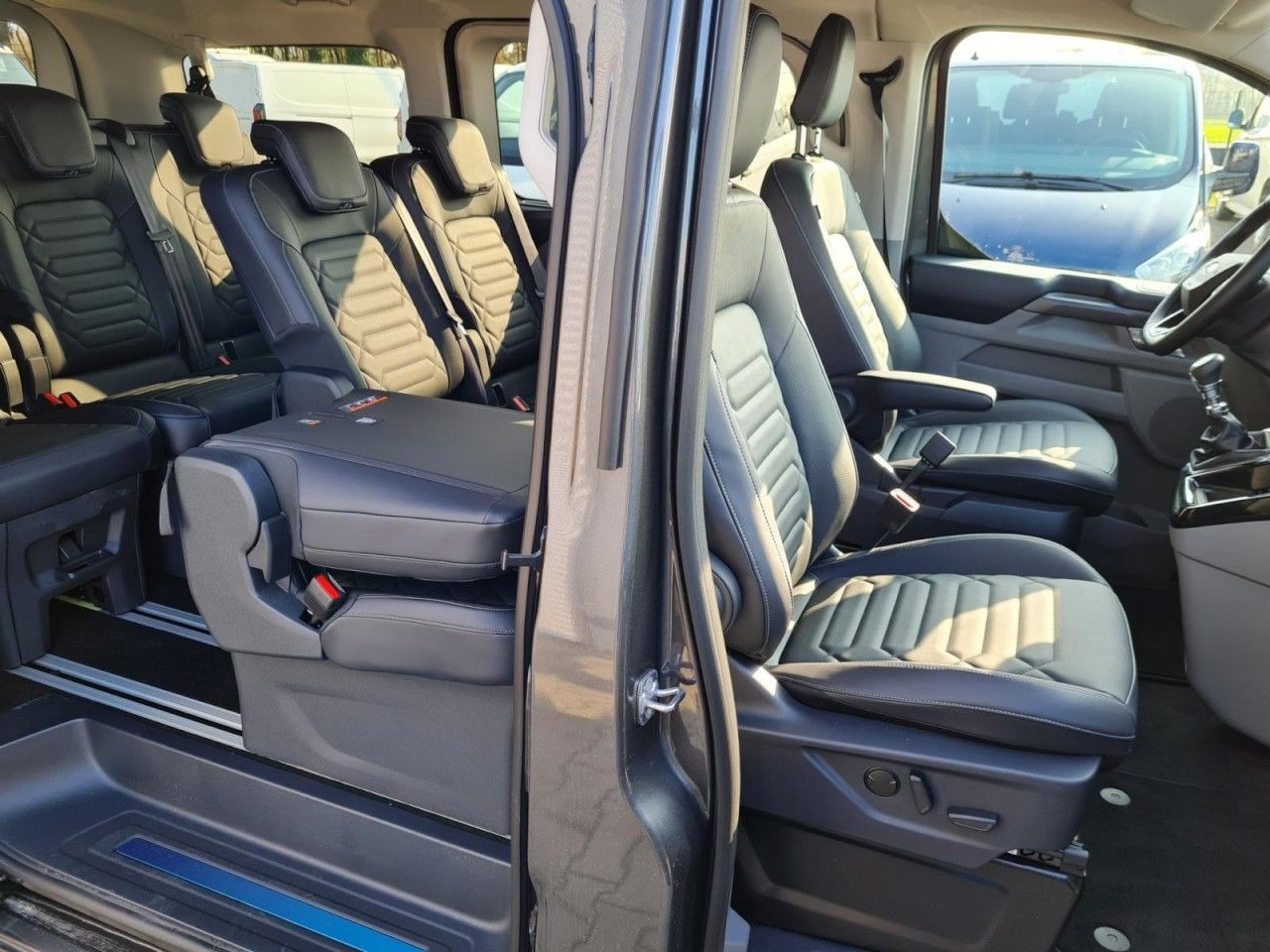 Ford Tourneo Custom 320 Titanium X L1 AHK LED LMF NAV - Furgoneta de pasajeros: foto 4 Ford Tourneo Custom 320 Titanium X L1 AHK LED LMF NAV - Furgoneta de pasajeros: foto 4