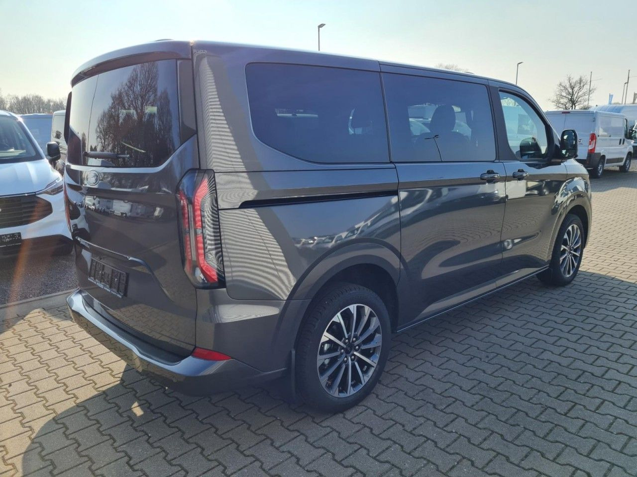 Ford Tourneo Custom 320 Titanium X L1 AHK LED LMF NAV - Furgoneta de pasajeros: foto 5 Ford Tourneo Custom 320 Titanium X L1 AHK LED LMF NAV - Furgoneta de pasajeros: foto 5