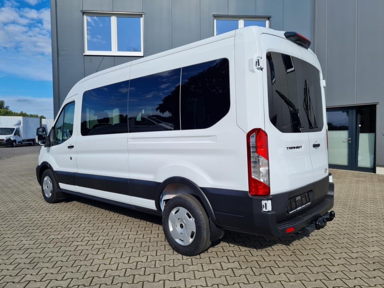 Ford Transit 350 Kombi TDCi L3 AG Trend 9 Sitze AHK KAMERA - Minibús, Furgoneta de pasajeros: foto 4 Ford Transit 350 Kombi TDCi L3 AG Trend 9 Sitze AHK KAMERA - Minibús, Furgoneta de pasajeros: foto 4