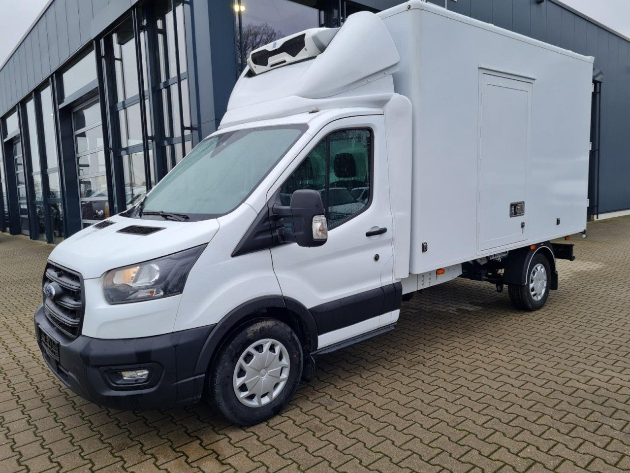 Ford Transit 350 Kühlkoffer STAND+FAHRKÜHLUNG TREND Ford Transit 350 Kühlkoffer STAND+FAHRKÜHLUNG TREND - Furgoneta frigorifica: foto 3 Ford Transit 350 Kühlkoffer STAND+FAHRKÜHLUNG TREND Ford Transit 350 Kühlkoffer STAND+FAHRKÜHLUNG TREND - Furgoneta frigorifica: foto 3
