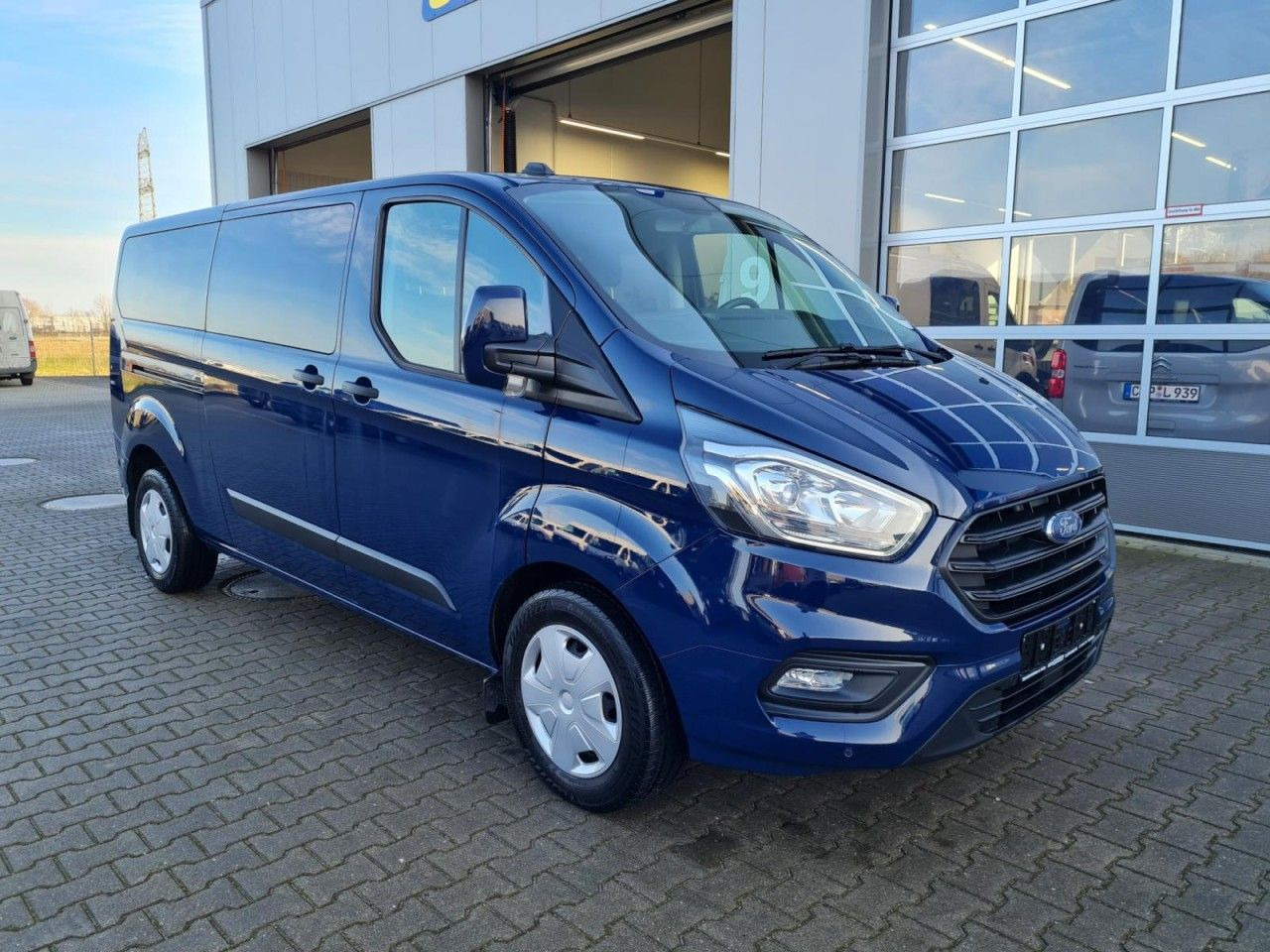 Ford Transit Custom Kombi 320 L2 Trend 9 Sitze KLIMA - Furgoneta de pasajeros: foto 3 Ford Transit Custom Kombi 320 L2 Trend 9 Sitze KLIMA - Furgoneta de pasajeros: foto 3