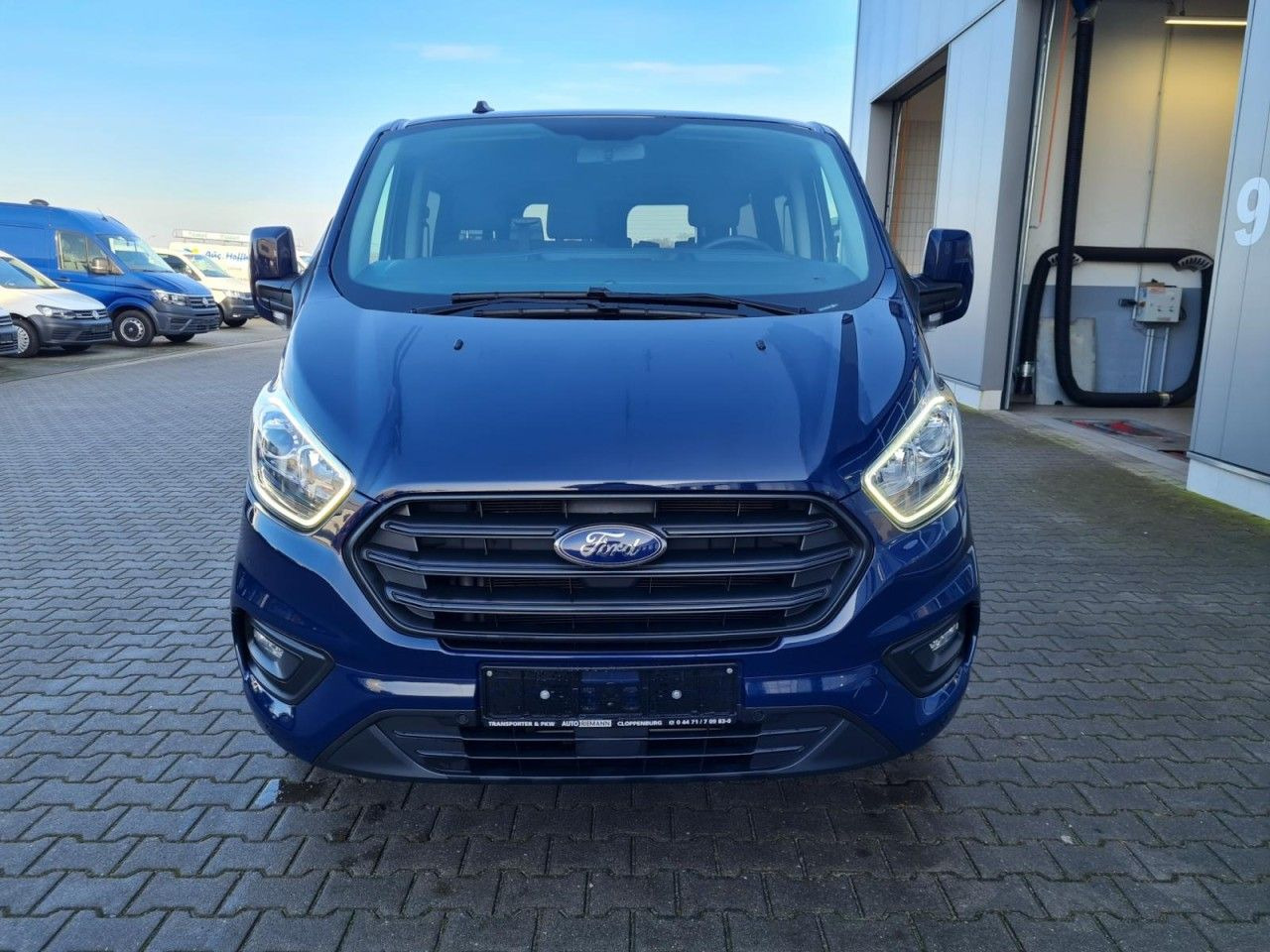 Ford Transit Custom Kombi 320 L2 Trend 9 Sitze KLIMA - Furgoneta de pasajeros: foto 2 Ford Transit Custom Kombi 320 L2 Trend 9 Sitze KLIMA - Furgoneta de pasajeros: foto 2