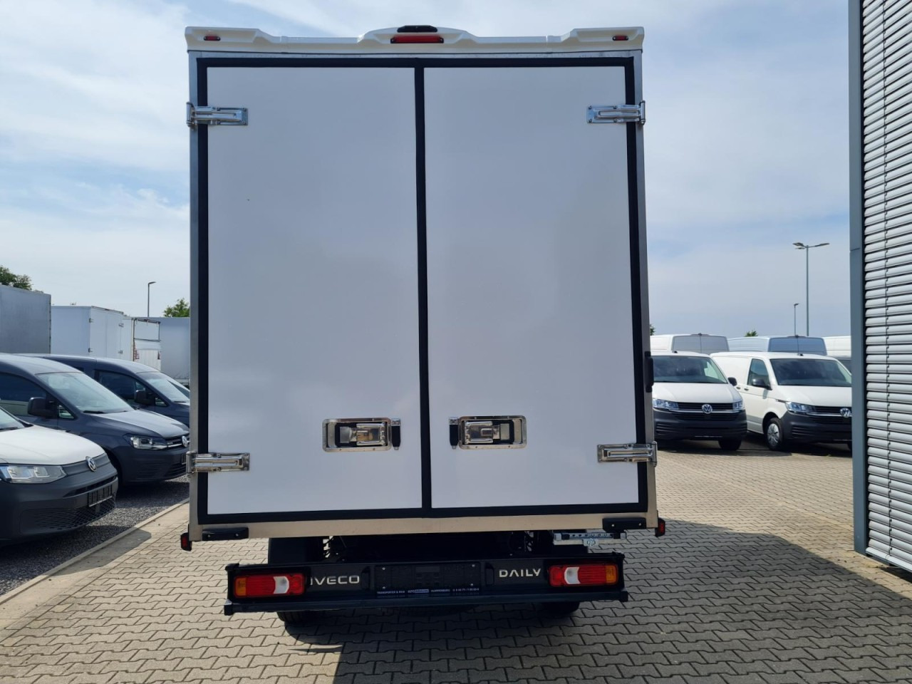 Iveco DAILY 35S18 Koffer Automatik ALU KAMERA NAVI TEMPOMAT - Furgoneta caja cerrada: foto 5 Iveco DAILY 35S18 Koffer Automatik ALU KAMERA NAVI TEMPOMAT - Furgoneta caja cerrada: foto 5