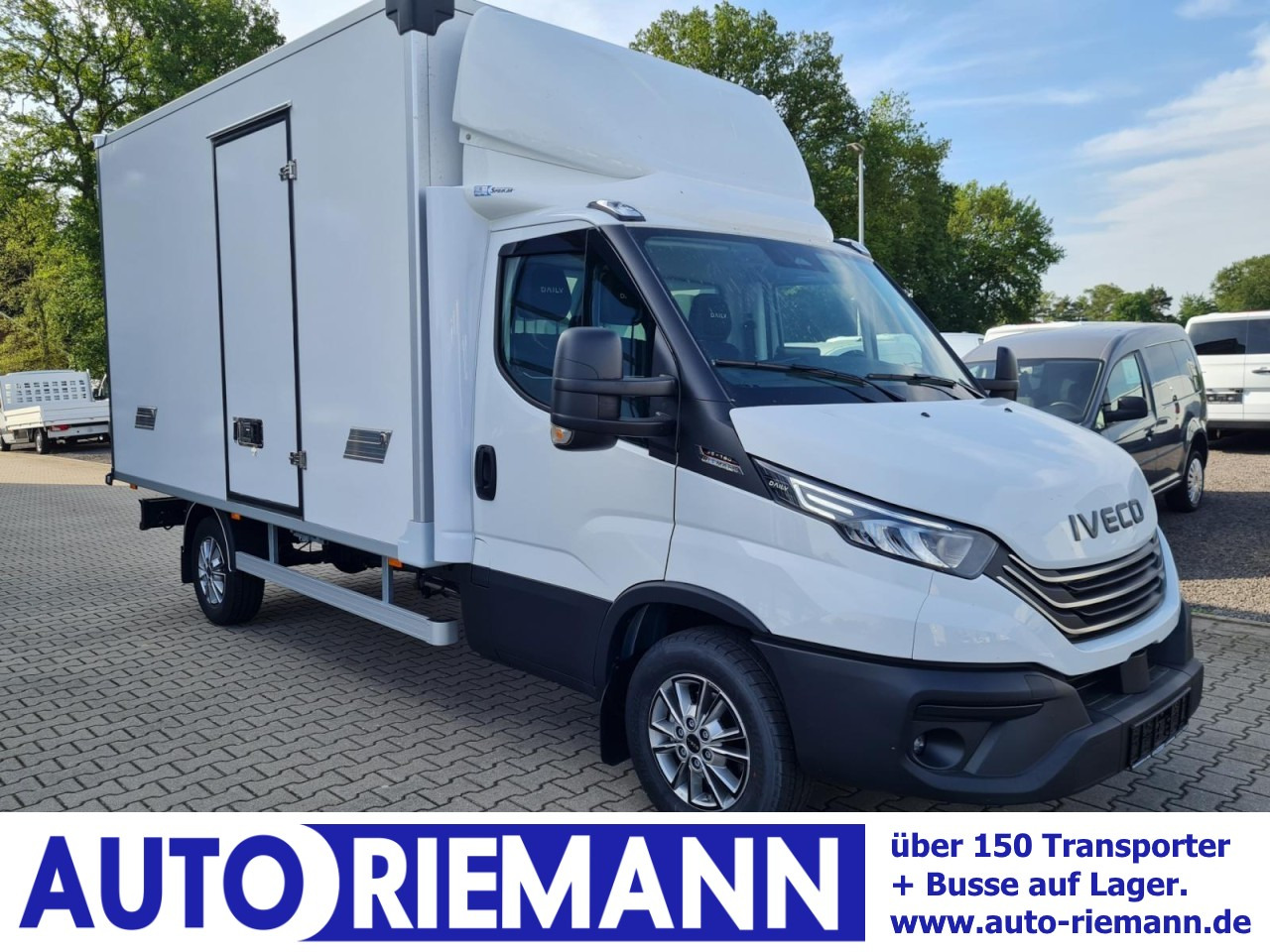 Furgoneta caja cerrada Iveco DAILY 35S18 Koffer Hi MATIC ALU KAMERA NAVI TEMPOMAT: foto 1