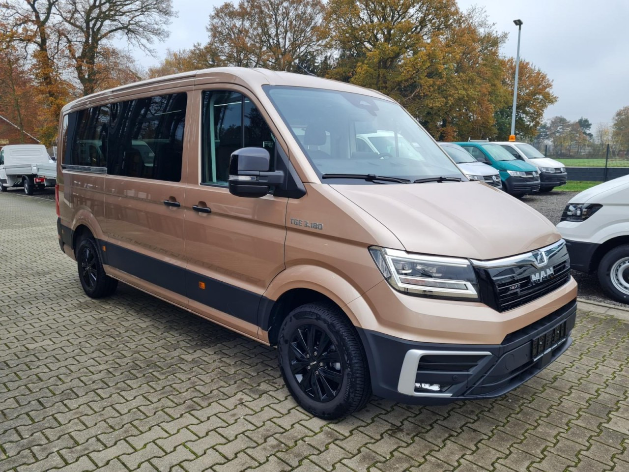 Man TGE 3.180 TDi Kombi 9 Sitze ALU KAMERA LED LEDER Sonderumbau - Minibús, Furgoneta de pasajeros: foto 3 Man TGE 3.180 TDi Kombi 9 Sitze ALU KAMERA LED LEDER Sonderumbau - Minibús, Furgoneta de pasajeros: foto 3