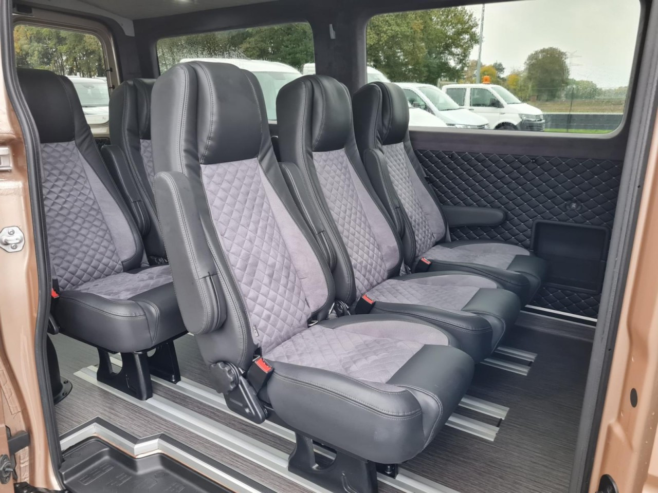 Man TGE 3.180 TDi Kombi 9 Sitze ALU KAMERA LED LEDER Sonderumbau - Furgoneta combi: foto 4 Man TGE 3.180 TDi Kombi 9 Sitze ALU KAMERA LED LEDER Sonderumbau - Furgoneta combi: foto 4