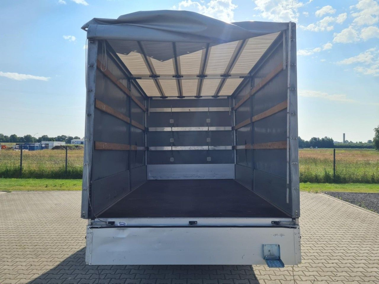 Renault Master 3,5t Pritsche Plane Schlafkab. dCi 160 - Furgoneta con lona: foto 5 Renault Master 3,5t Pritsche Plane Schlafkab. dCi 160 - Furgoneta con lona: foto 5