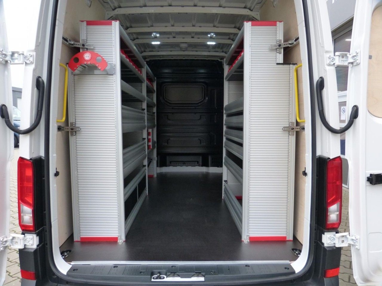 Volkswagen Crafter 35 Kasten TDI MR PDC WERKSTATTEINRICHTUN - Furgón: foto 5 Volkswagen Crafter 35 Kasten TDI MR PDC WERKSTATTEINRICHTUN - Furgón: foto 5