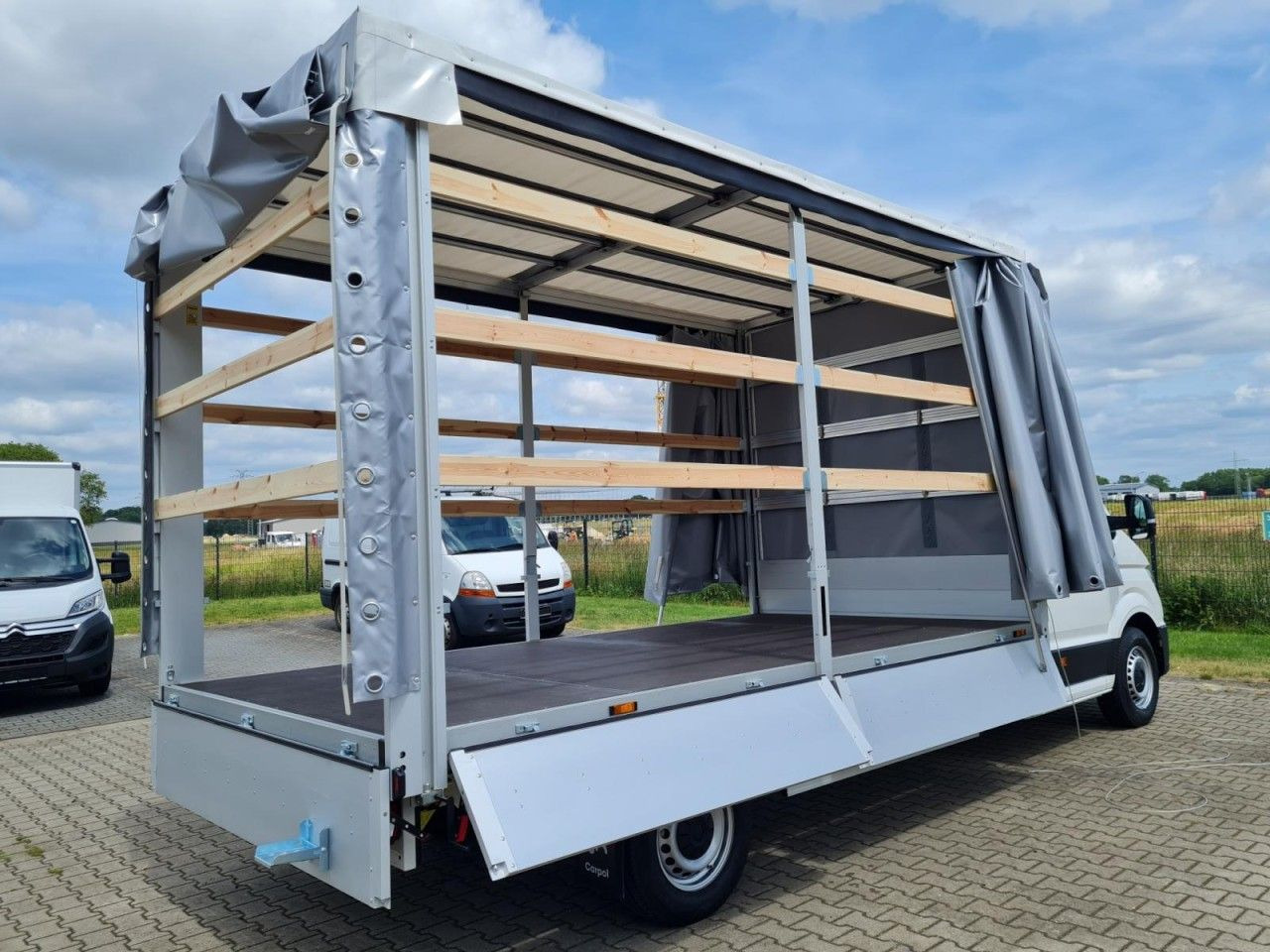 Volkswagen Crafter 35 TDI Pritsche Schiebe Plane LED TEMPOM - Furgoneta con lona: foto 5 Volkswagen Crafter 35 TDI Pritsche Schiebe Plane LED TEMPOM - Furgoneta con lona: foto 5