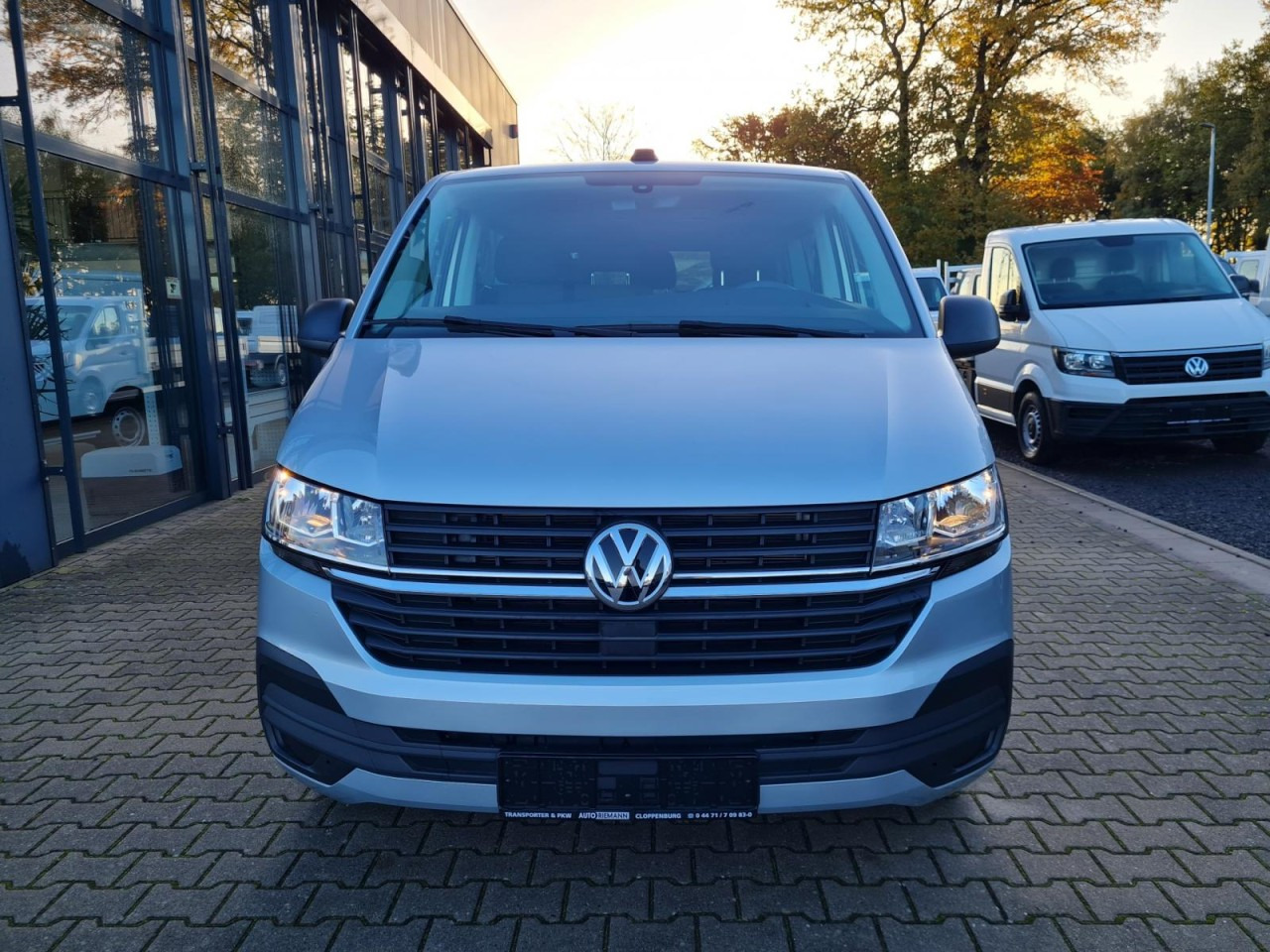 Volkswagen T6.1 Caravelle TDI lang 9 Sitzer 2 Schiebetüren Trendl. - Minibús, Furgoneta de pasajeros: foto 2 Volkswagen T6.1 Caravelle TDI lang 9 Sitzer 2 Schiebetüren Trendl. - Minibús, Furgoneta de pasajeros: foto 2