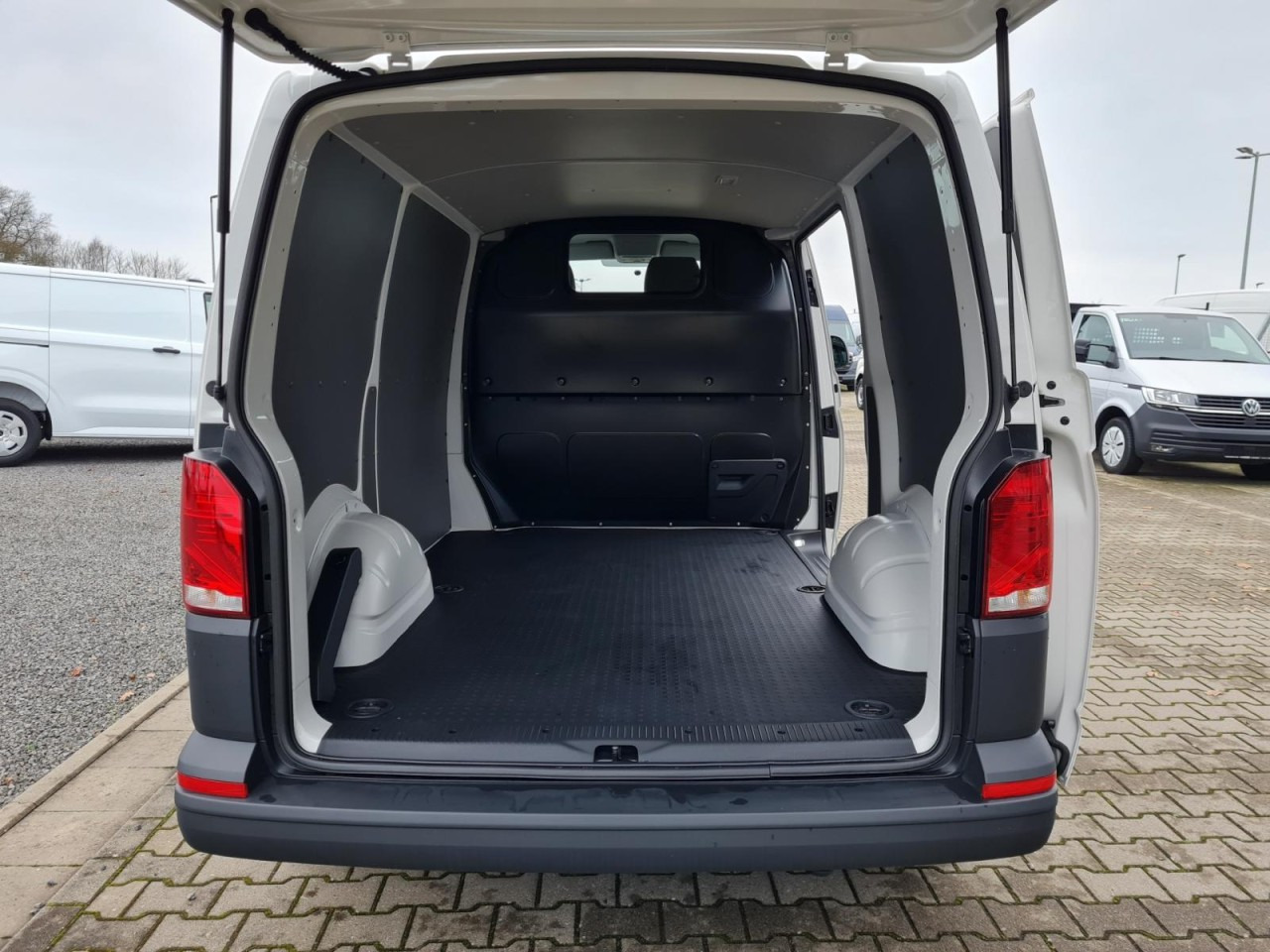 Volkswagen T6.1 Kasten KR Heckklappe KAMERA KLIMA ALLWETTER - Furgoneta pequeña: foto 5 Volkswagen T6.1 Kasten KR Heckklappe KAMERA KLIMA ALLWETTER - Furgoneta pequeña: foto 5