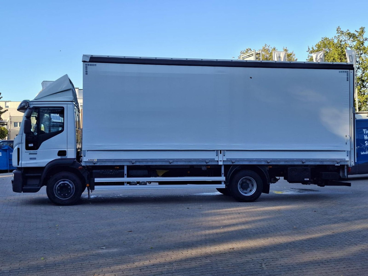 Iveco ML120E25/P JUNGE KOFFER LBW 1,5t AHK 185 kW (... - Camión: foto 2 Iveco ML120E25/P JUNGE KOFFER LBW 1,5t AHK 185 kW (... - Camión: foto 2