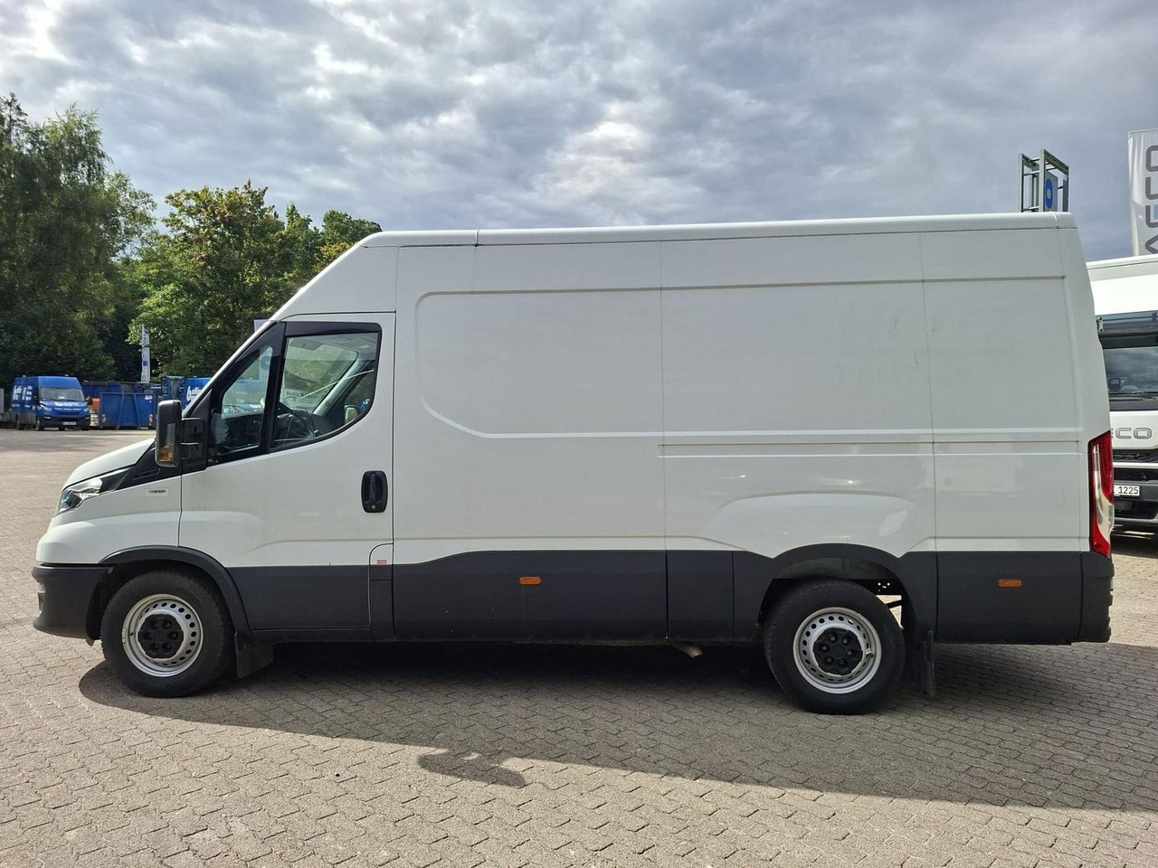 Iveco Daily 35 S16 V 3520L Klima 115 kW (156 PS), S... - Furgón: foto 2 Iveco Daily 35 S16 V 3520L Klima 115 kW (156 PS), S... - Furgón: foto 2