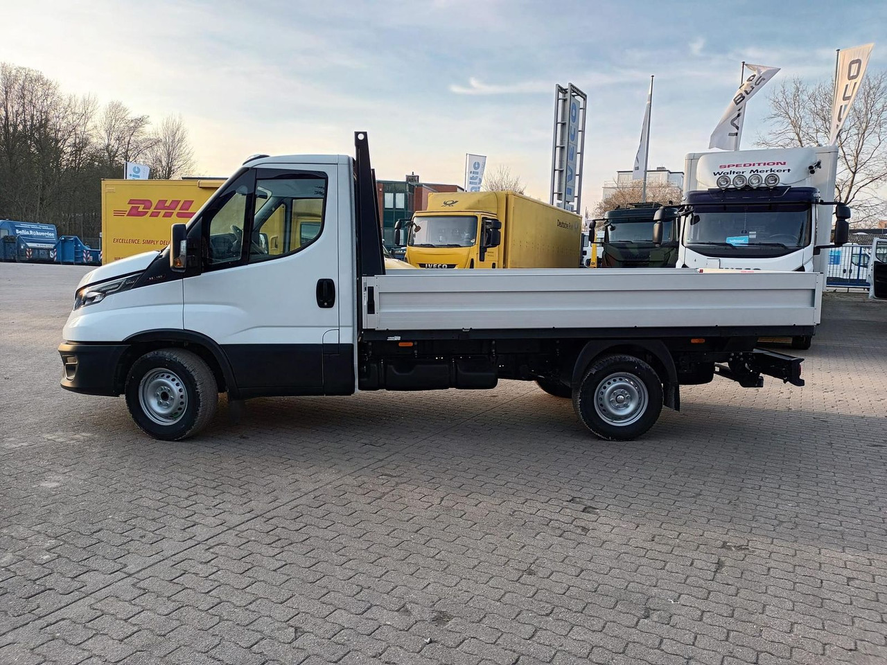 Iveco Daily 35S16H3.0 Pritsche,AHK, Rückfahrkamera... - Furgoneta caja abierta: foto 2 Iveco Daily 35S16H3.0 Pritsche,AHK, Rückfahrkamera... - Furgoneta caja abierta: foto 2