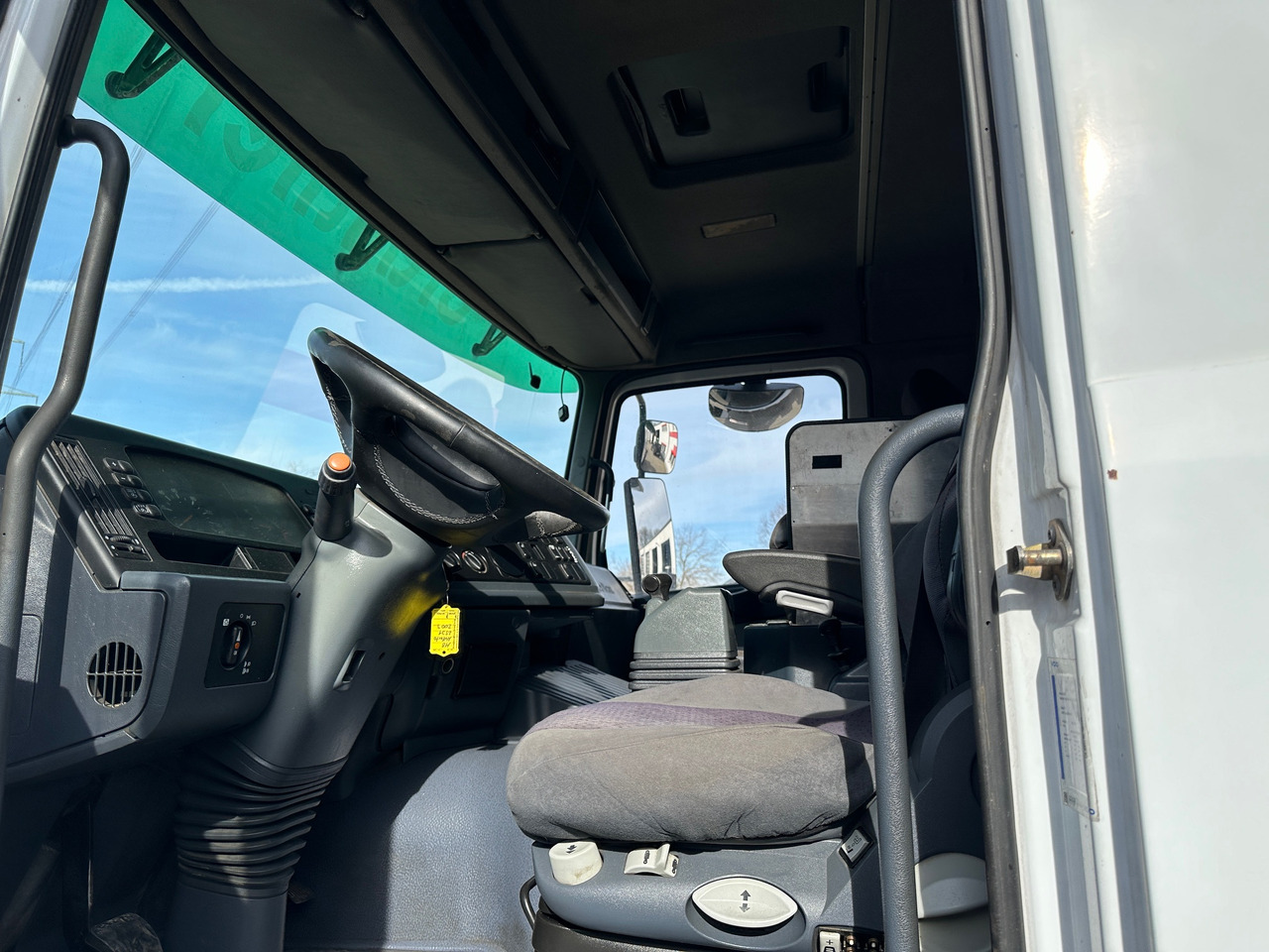 Foto del interior 1: Camión chasis Mercedes-Benz 2531 Actros Fahrgestell