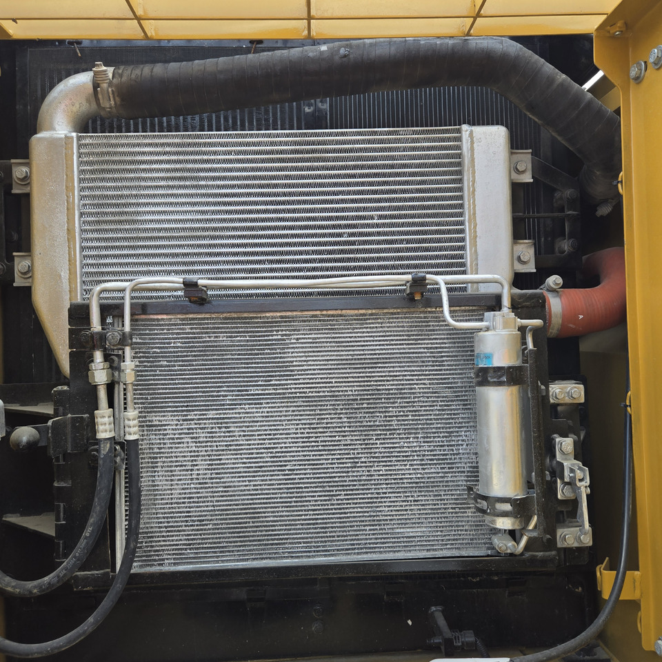 Excavadora CATERPILLAR 323D2L: foto 14