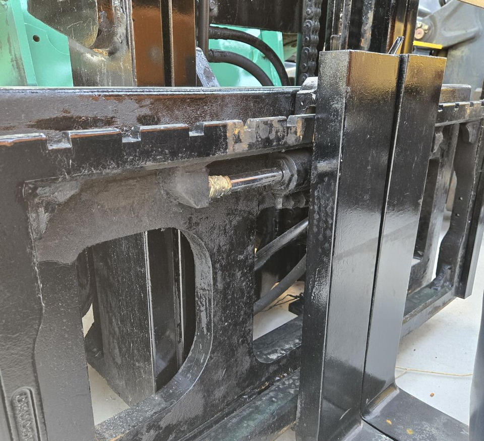 Mitsubishi FD30 with swing fork - Carretilla elevadora diésel: foto 3 Mitsubishi FD30 with swing fork - Carretilla elevadora diésel: foto 3