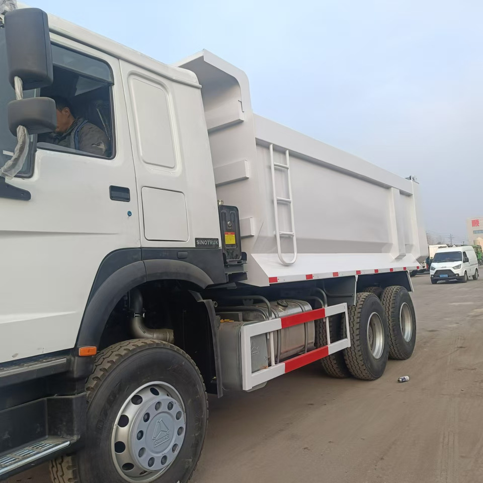 Camión volquete Sinotruk HOWO 371 6*4 Dump truck: foto 8
