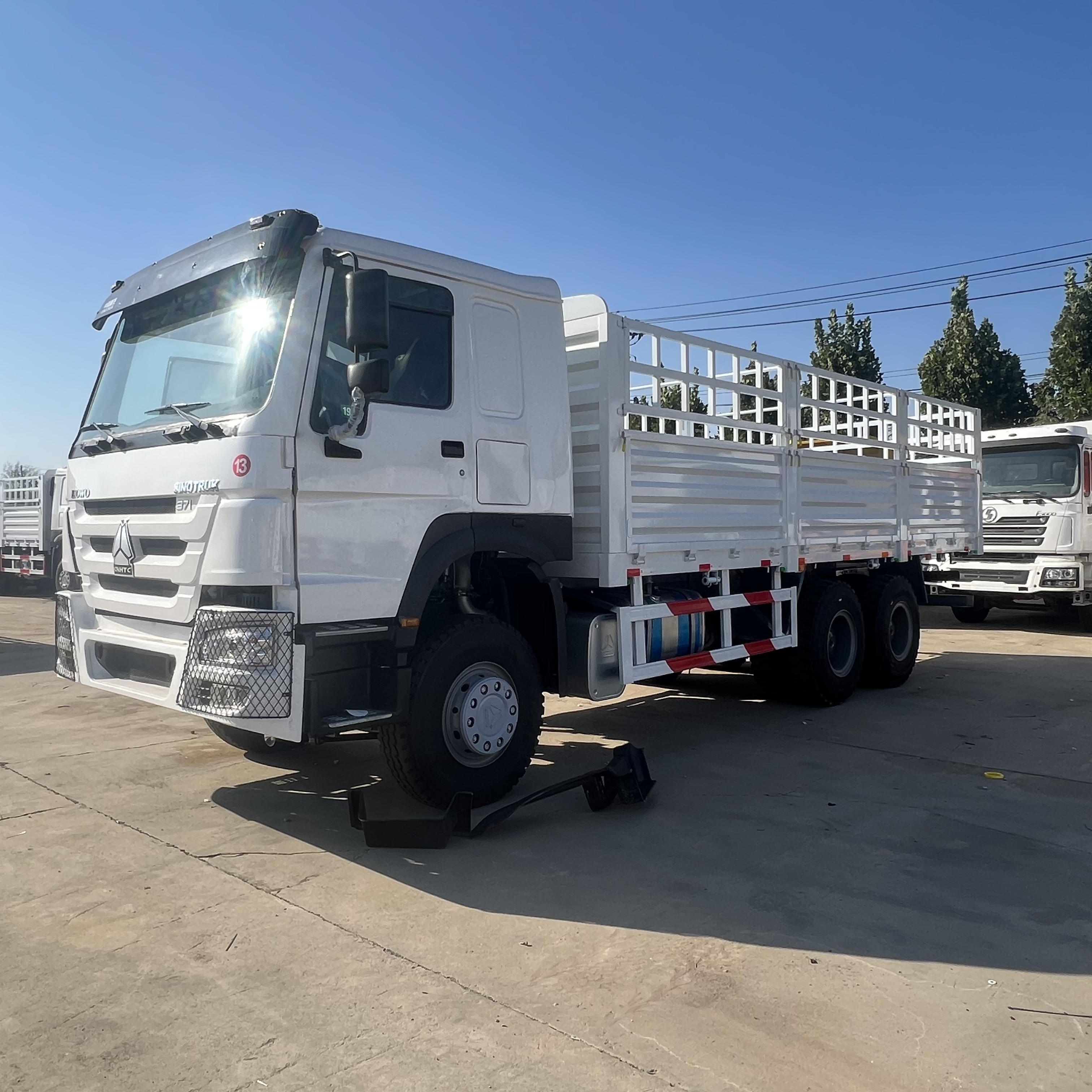 Sinotruk HOWO 371 6*4 Fence truck - Camión caja abierta: foto 1 Sinotruk HOWO 371 6*4 Fence truck - Camión caja abierta: foto 1