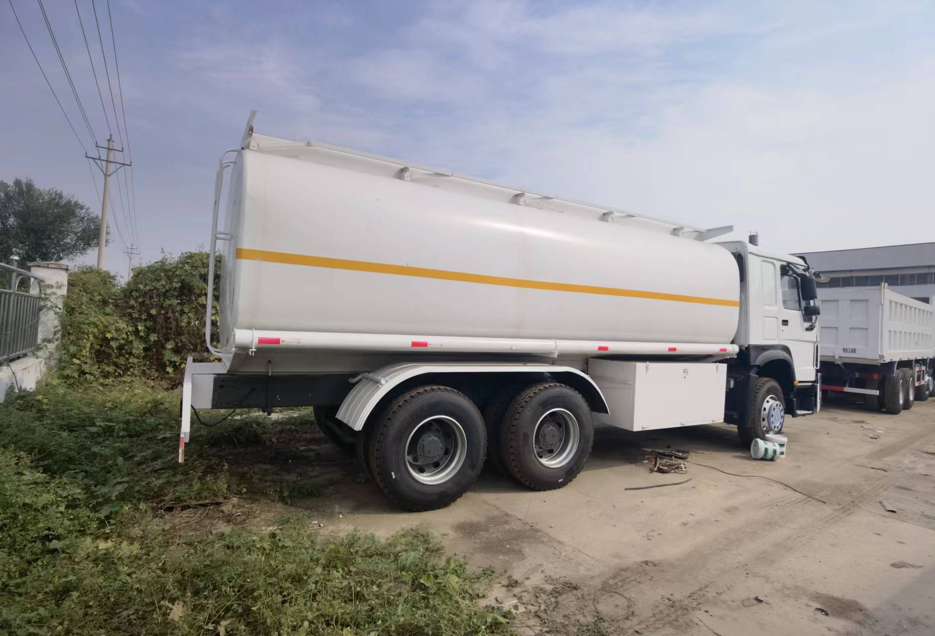 Sinotruk HOWO 371 6*4 Tank truck - Camión cisterna: foto 3 Sinotruk HOWO 371 6*4 Tank truck - Camión cisterna: foto 3