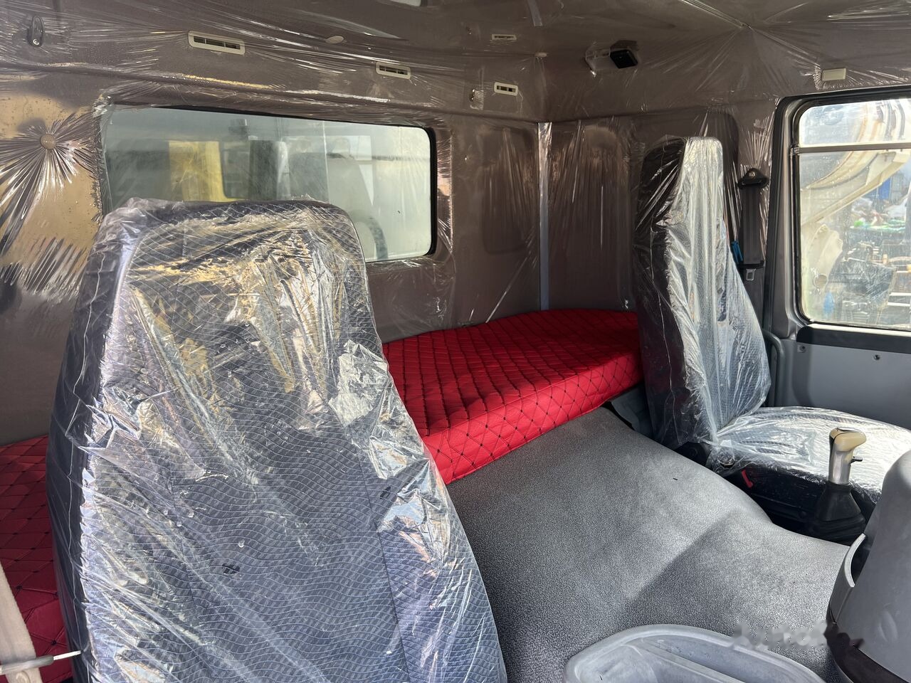 Sinotruk HOWO 375 6*4 Dump truck - Camión volquete: foto 3 Sinotruk HOWO 375 6*4 Dump truck - Camión volquete: foto 3