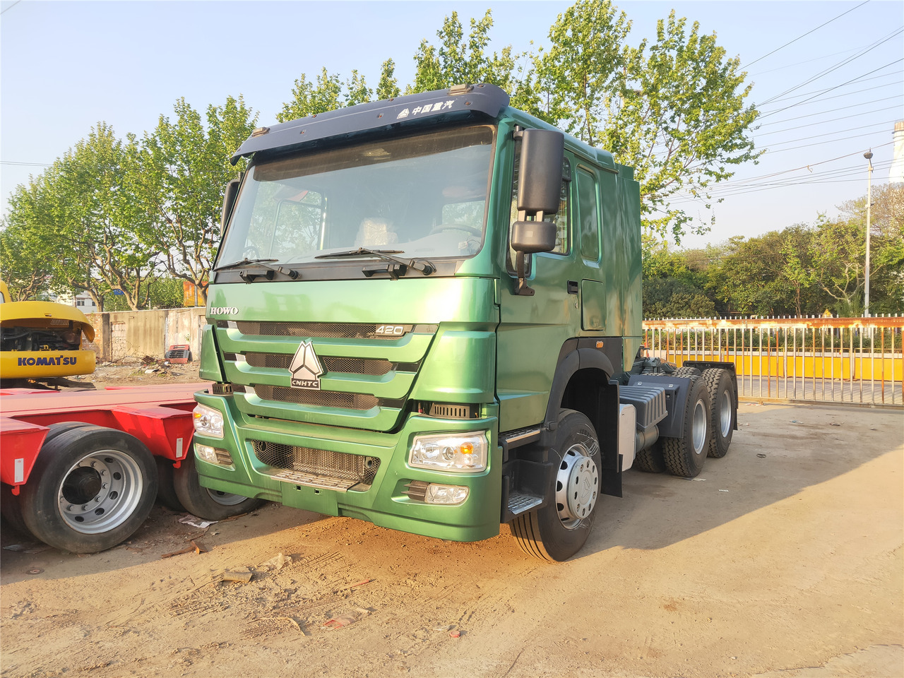 Sinotruk HOWO 420 tractor - Minidumper: foto 1 Sinotruk HOWO 420 tractor - Minidumper: foto 1