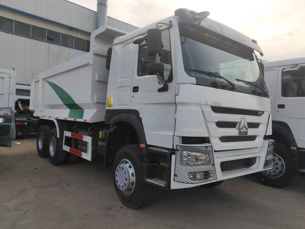 Sinotruk HOWO 6*4 Dump truck - Camión volquete: foto 2 Sinotruk HOWO 6*4 Dump truck - Camión volquete: foto 2