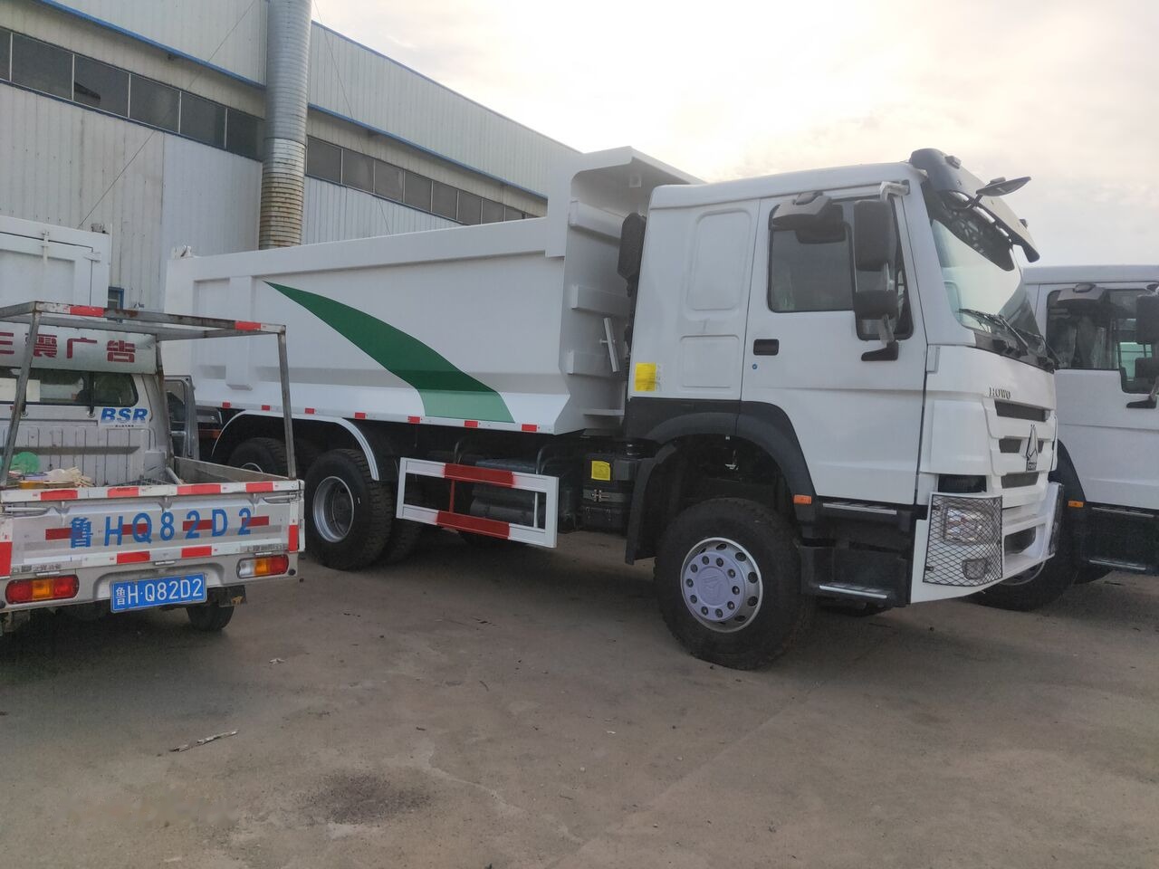 Sinotruk HOWO 6*4 Dump truck - Camión volquete: foto 5 Sinotruk HOWO 6*4 Dump truck - Camión volquete: foto 5