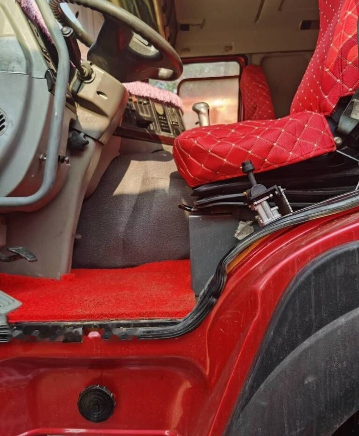 Sinotruk HOWO 6*4 Dump truck - Camión volquete: foto 5 Sinotruk HOWO 6*4 Dump truck - Camión volquete: foto 5