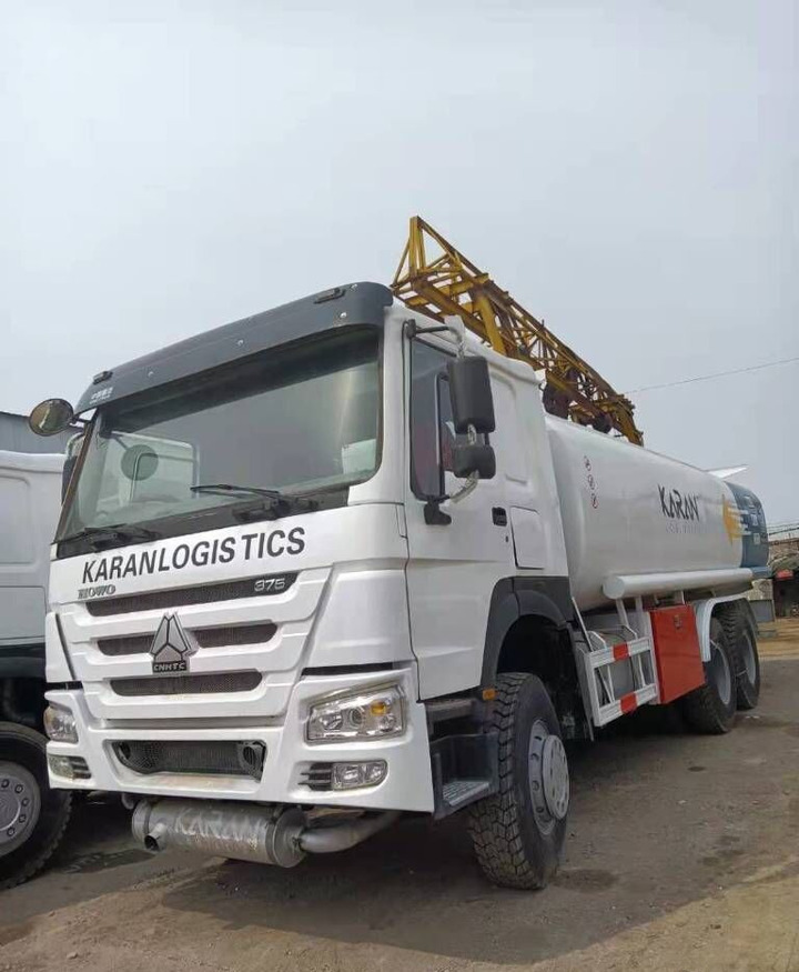 Sinotruk HOWO 6*4 sprinkler - Limpieza de alcantarillado: foto 1 Sinotruk HOWO 6*4 sprinkler - Limpieza de alcantarillado: foto 1