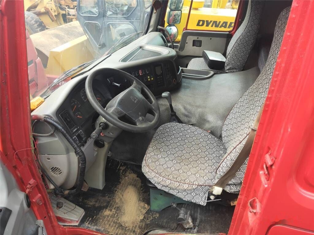 Sinotruk HOWO 8*4 Dump truck - Camión volquete: foto 5 Sinotruk HOWO 8*4 Dump truck - Camión volquete: foto 5