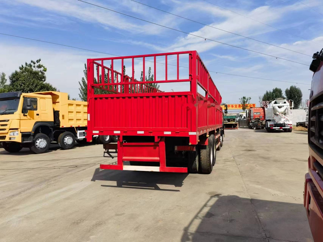 Sinotruk HOWO 8*4 Fence Truck - Minidumper: foto 3 Sinotruk HOWO 8*4 Fence Truck - Minidumper: foto 3
