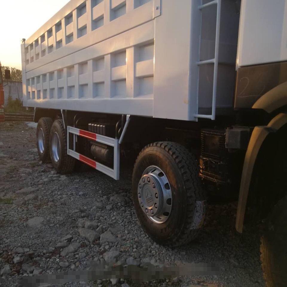 Sinotruk HOWO 8*4 dump truck - Minidumper: foto 2 Sinotruk HOWO 8*4 dump truck - Minidumper: foto 2