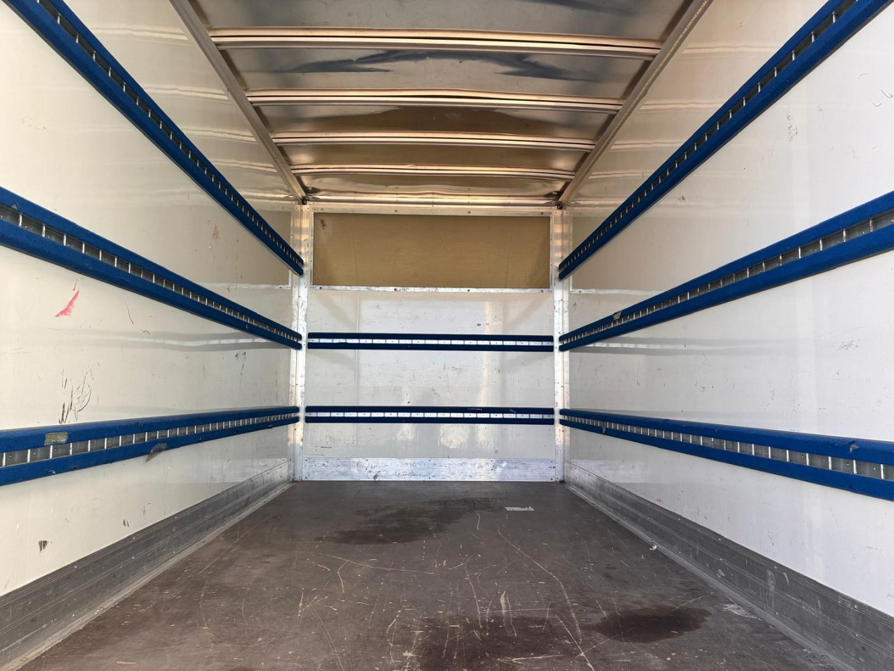 Caja cerrada Mercedes Sprinter 514 20m3 con puertas traseras - Furgoneta caja cerrada: foto 5 Caja cerrada Mercedes Sprinter 514 20m3 con puertas traseras - Furgoneta caja cerrada: foto 5