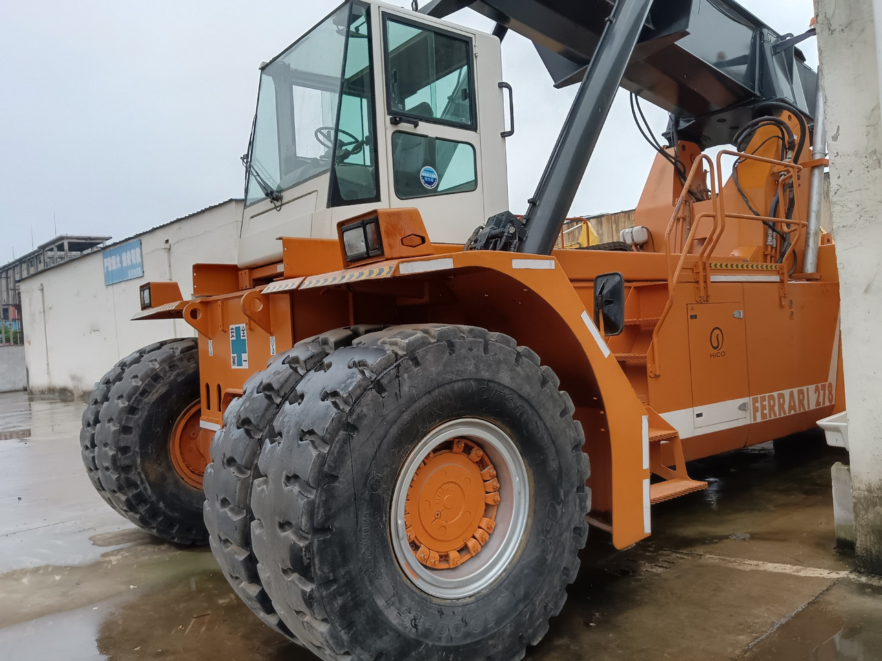 CVS FERRARRI 278 Ferrarri F278.6 45 TON CAPACITY - Reach stacker: foto 4 CVS FERRARRI 278 Ferrarri F278.6 45 TON CAPACITY - Reach stacker: foto 4