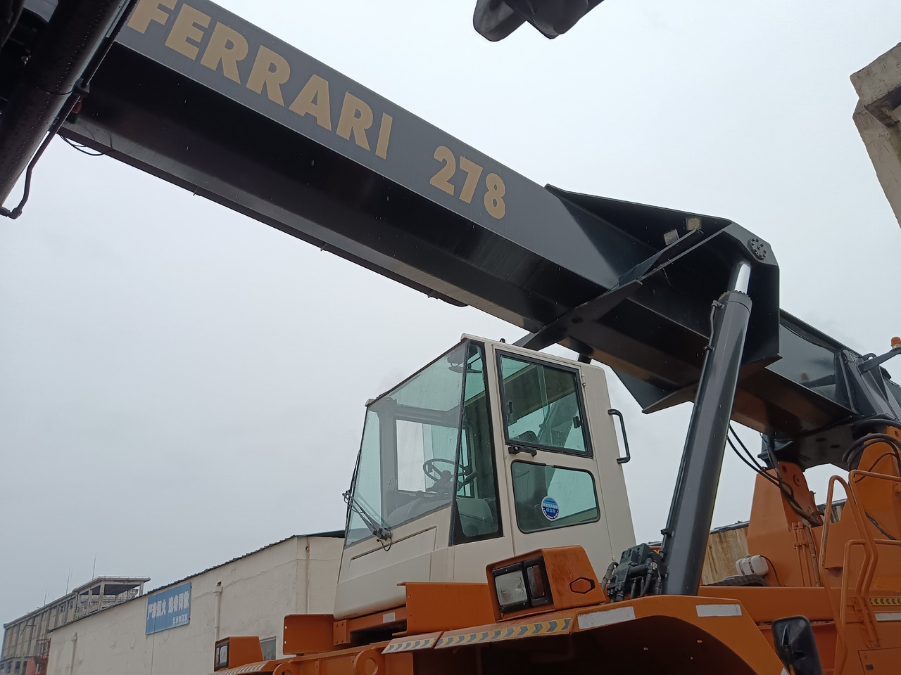 CVS FERRARRI 278 Ferrarri F278.6 45 TON CAPACITY - Reach stacker: foto 5 CVS FERRARRI 278 Ferrarri F278.6 45 TON CAPACITY - Reach stacker: foto 5