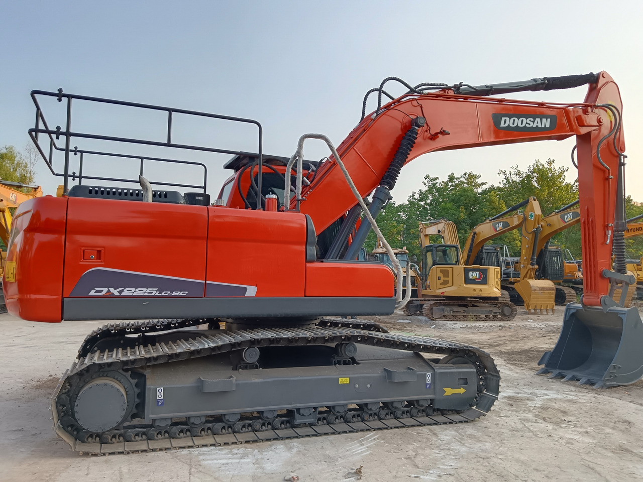 DOOSAN DX225 LC - 9C DX 225 LCA - Excavadora de cadenas: foto 1 DOOSAN DX225 LC - 9C DX 225 LCA - Excavadora de cadenas: foto 1