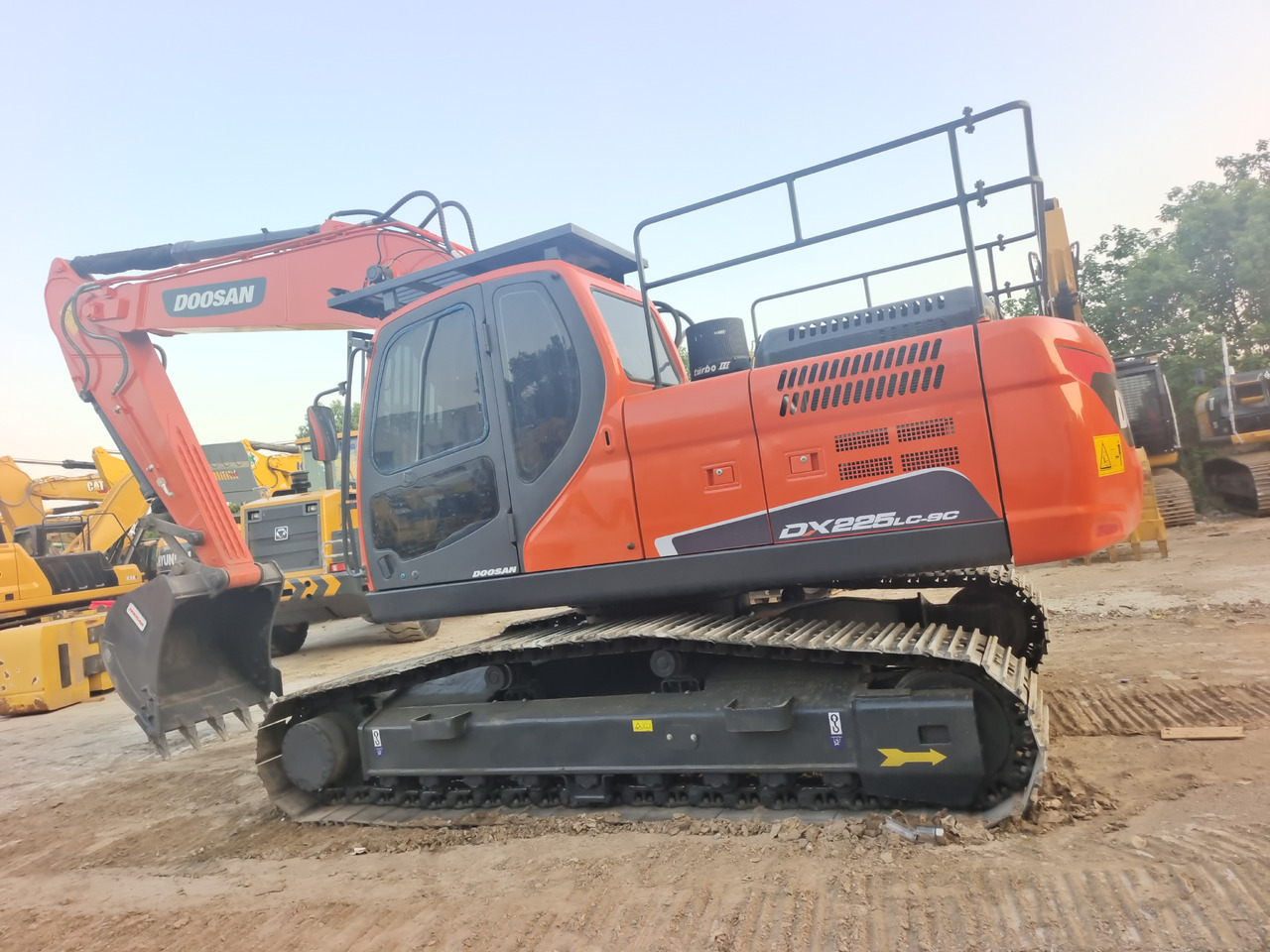 DOOSAN DX225LC-9C DX225LCA - Excavadora de cadenas: foto 1 DOOSAN DX225LC-9C DX225LCA - Excavadora de cadenas: foto 1