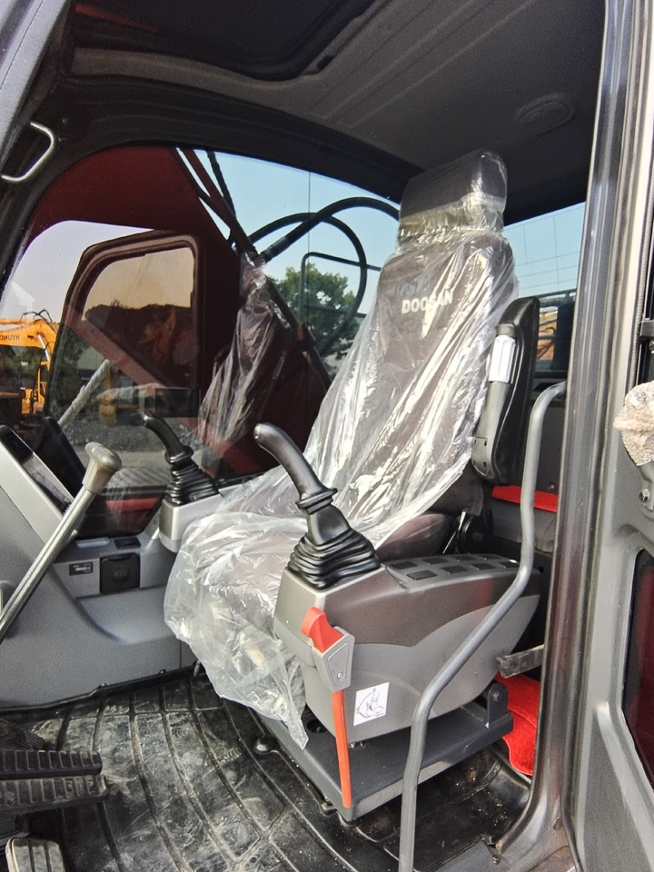 DOOSAN DX225lc-9c - Excavadora de cadenas: foto 2 DOOSAN DX225lc-9c - Excavadora de cadenas: foto 2