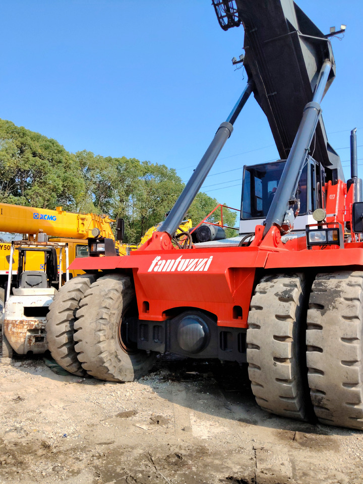 FANTUZZI CS45KM 45 TON REACH STACKER - Reach stacker: foto 5 FANTUZZI CS45KM 45 TON REACH STACKER - Reach stacker: foto 5