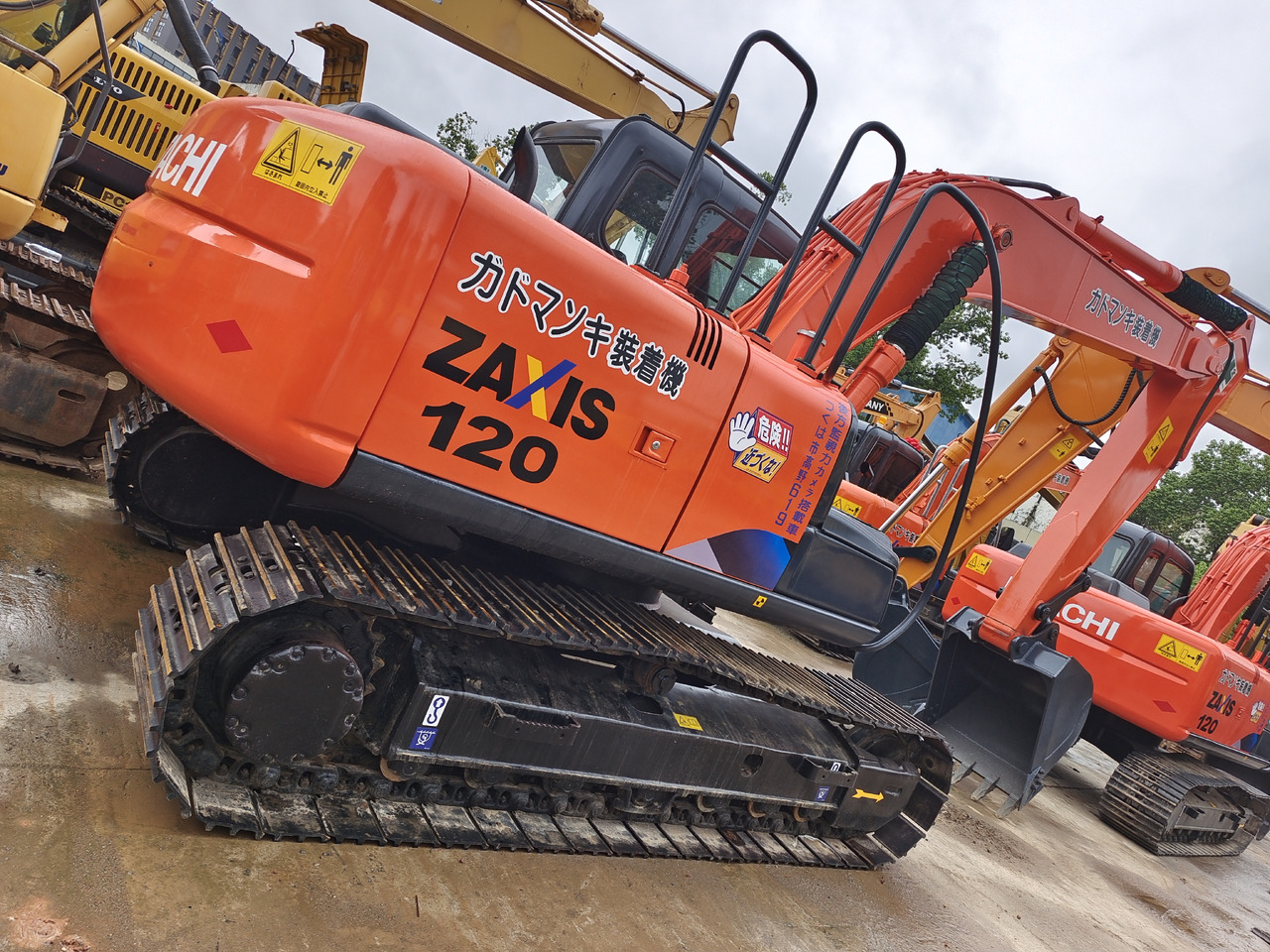 HITACHI ZX120 Hitachi ZAXIS 120 - Excavadora de cadenas: foto 3 HITACHI ZX120 Hitachi ZAXIS 120 - Excavadora de cadenas: foto 3