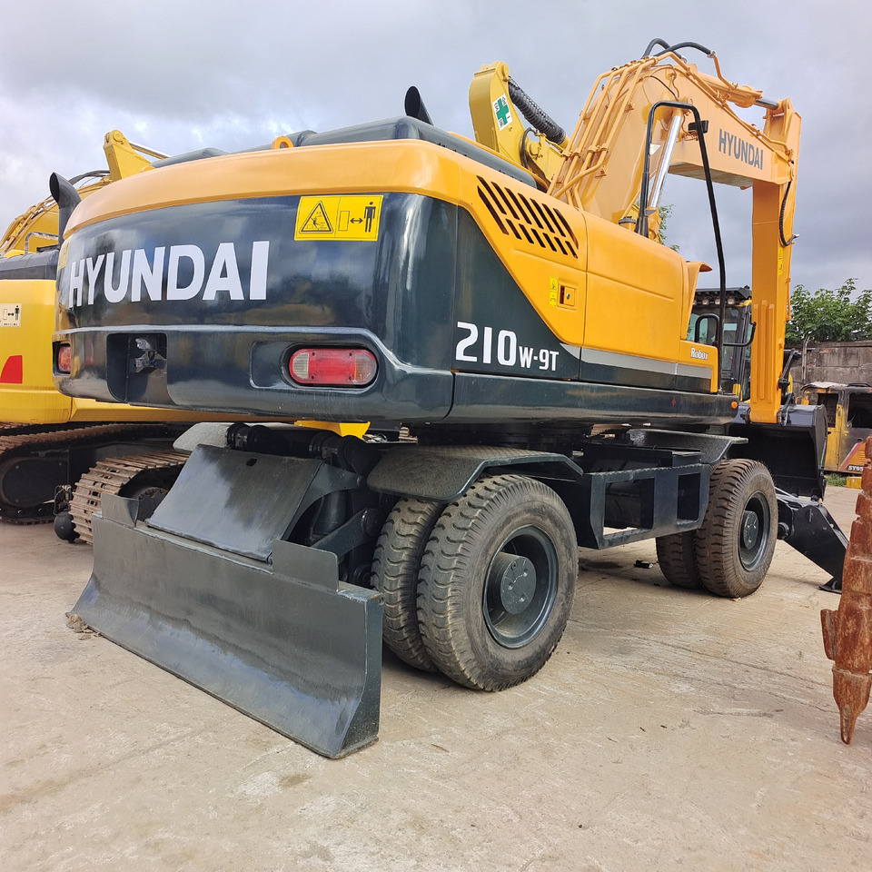 HYUNDAI 210W-9T 210W-9S - Excavadora de ruedas: foto 1 HYUNDAI 210W-9T 210W-9S - Excavadora de ruedas: foto 1