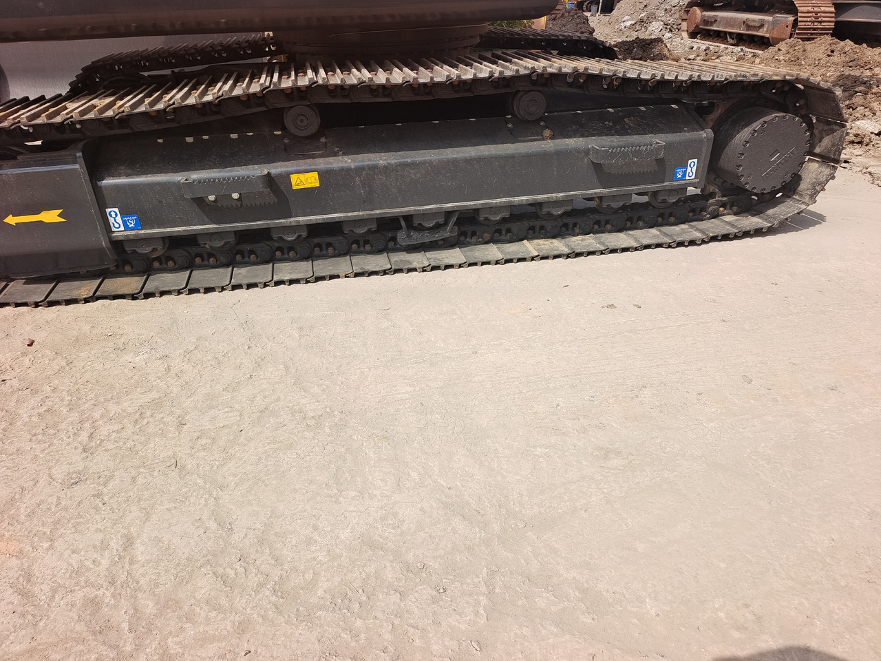 HYUNDAI HX220 HD WITH AC 4 CAMERAS - Excavadora de cadenas: foto 2 HYUNDAI HX220 HD WITH AC 4 CAMERAS - Excavadora de cadenas: foto 2