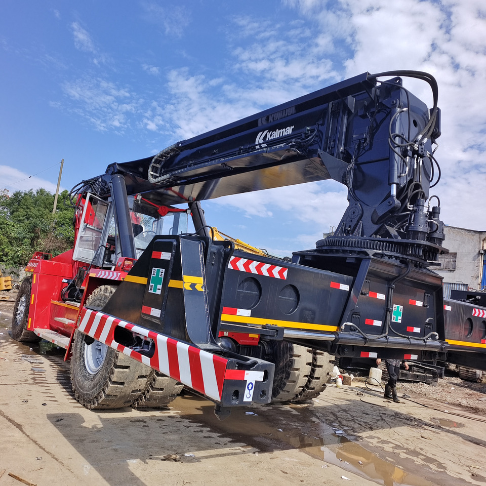 KALMAR DRF450 45 TON REACH STACKER DRT450 DRU450 DRD 450 - Reach stacker: foto 4 KALMAR DRF450 45 TON REACH STACKER DRT450 DRU450 DRD 450 - Reach stacker: foto 4