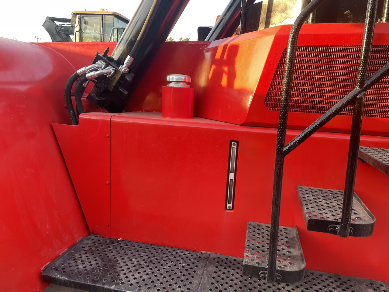 SANY SRSC 45 C30 45 TON REACH STACKER - Reach stacker: foto 4 SANY SRSC 45 C30 45 TON REACH STACKER - Reach stacker: foto 4