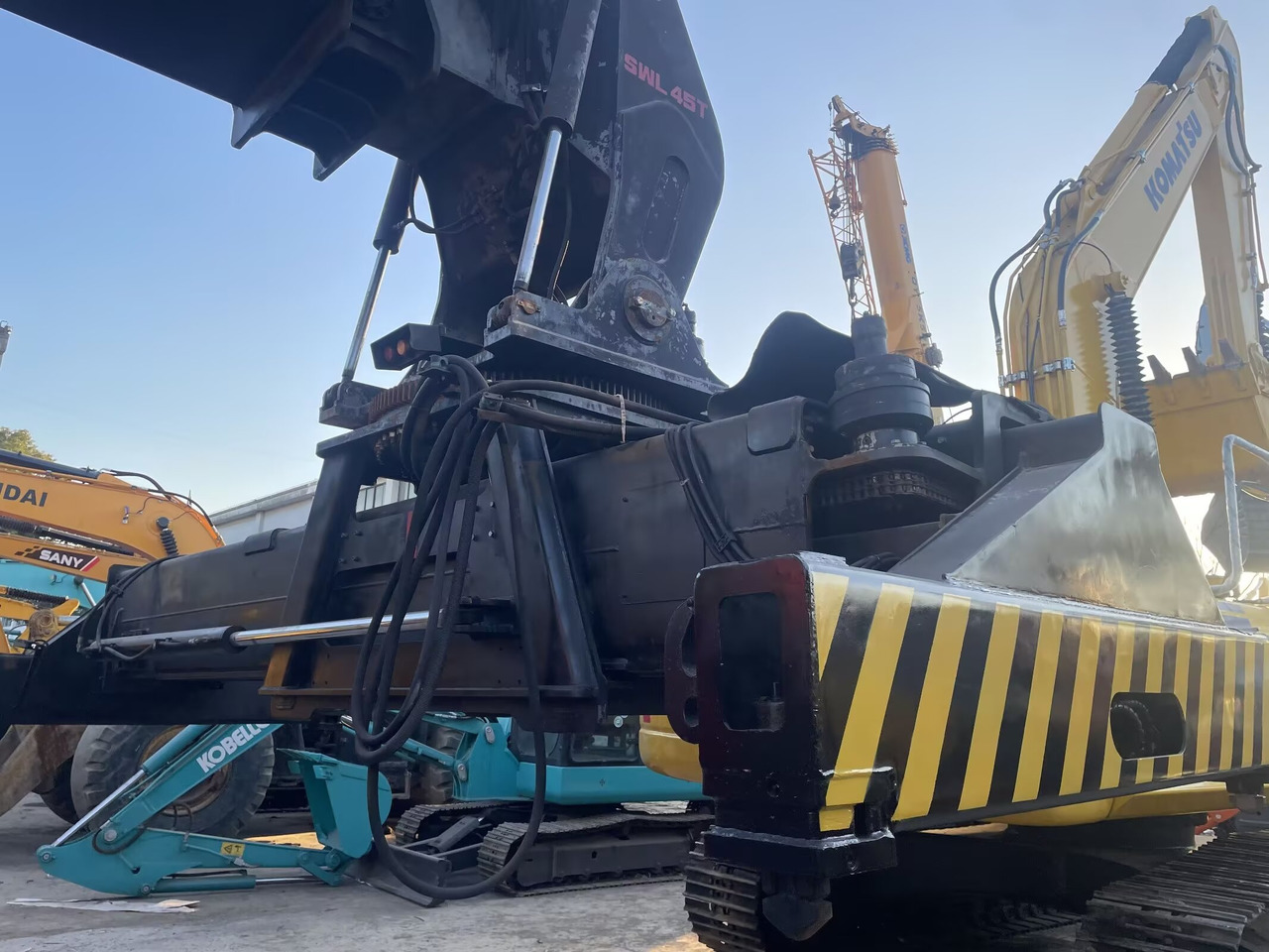SANY SRSC 45C30 - Reach stacker: foto 3 SANY SRSC 45C30 - Reach stacker: foto 3
