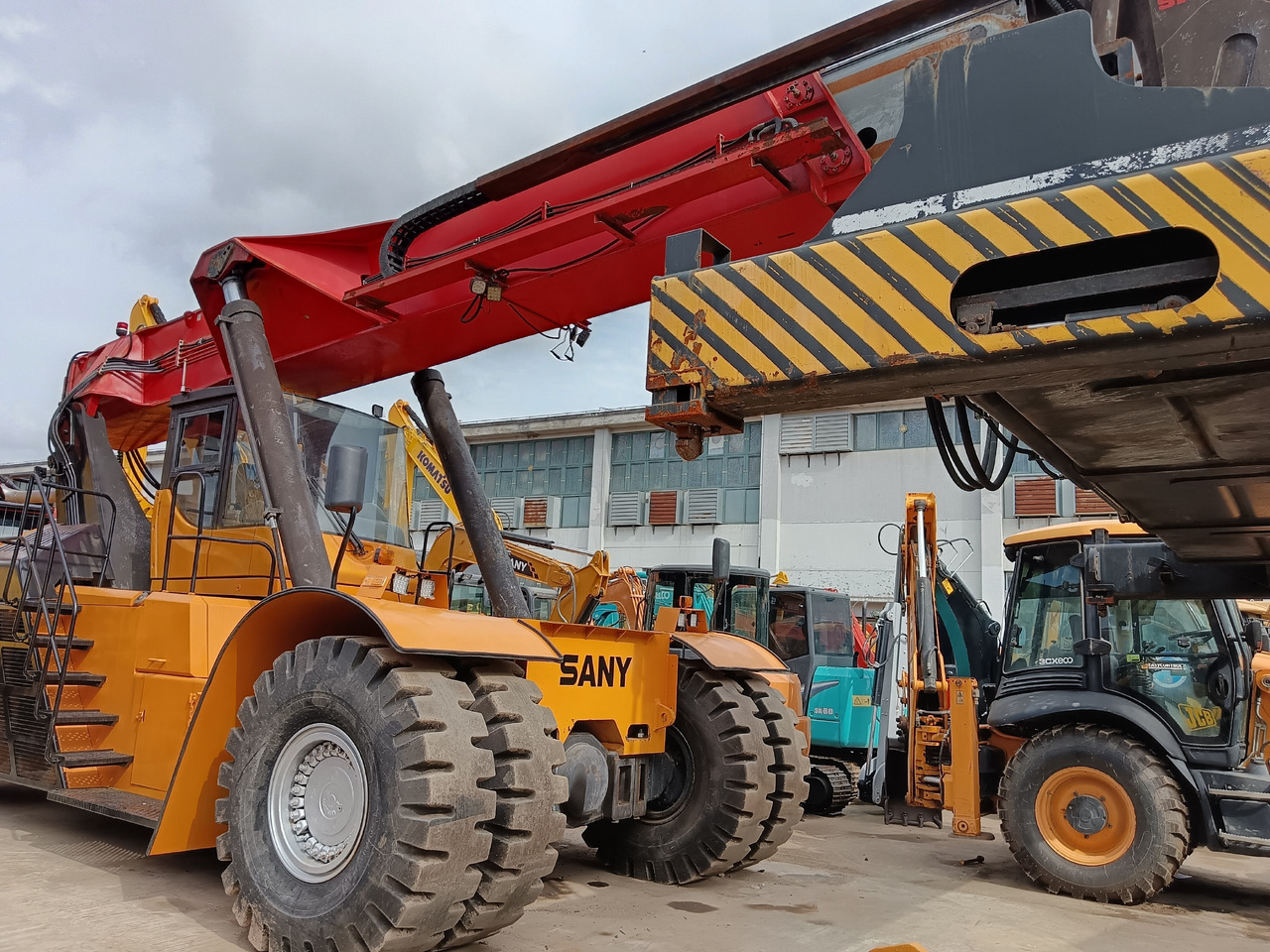 SANY SRSC45C30 45TON REACH STACKER - Reach stacker: foto 3 SANY SRSC45C30 45TON REACH STACKER - Reach stacker: foto 3
