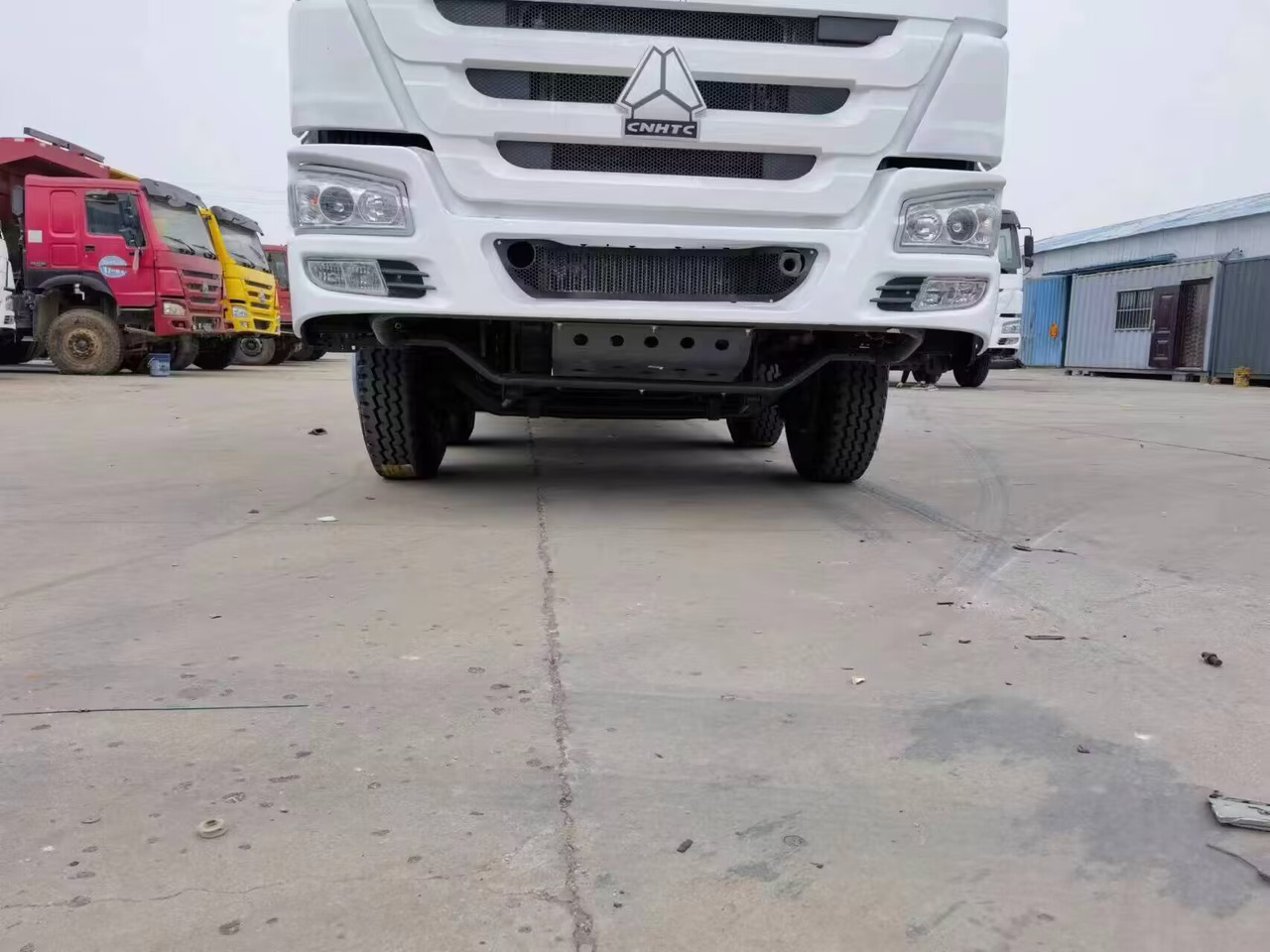 SINOTRUK HOWO 8*4 6*4 dump truck - Camión volquete: foto 3 SINOTRUK HOWO 8*4 6*4 dump truck - Camión volquete: foto 3