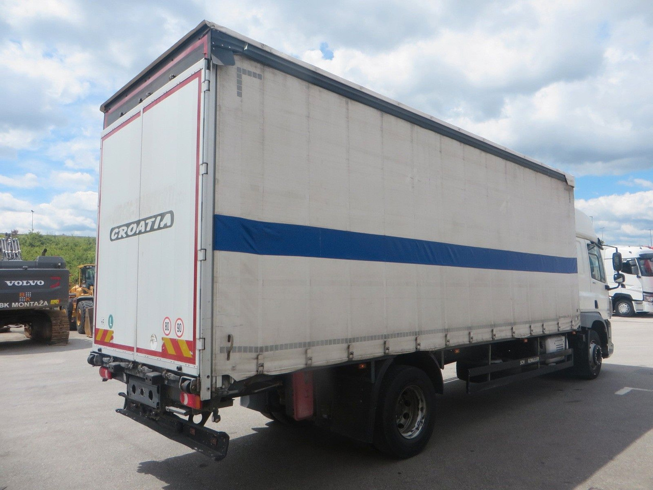 DAF CF320 4x2 18T Curtainside 7.70m - Camión lona: foto 3 DAF CF320 4x2 18T Curtainside 7.70m - Camión lona: foto 3