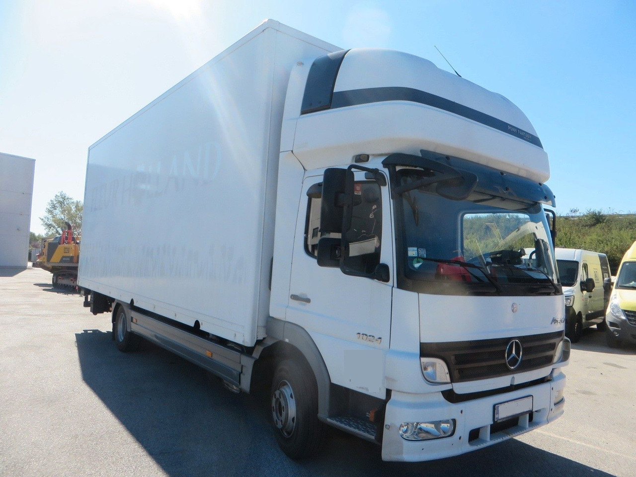 Mercedes-Benz Atego 1024 Box body with tail lift - Camión caja cerrada: foto 2 Mercedes-Benz Atego 1024 Box body with tail lift - Camión caja cerrada: foto 2